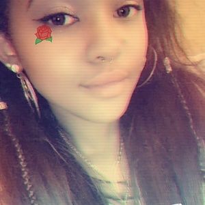 Meet your Posher, Rayven